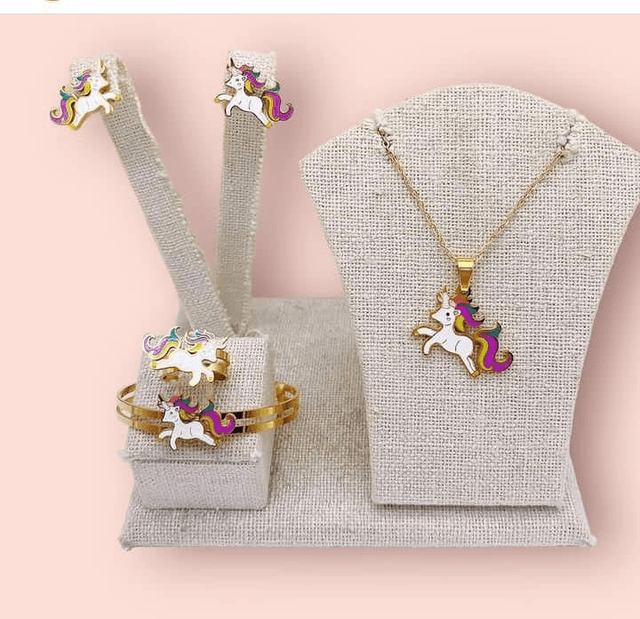 CHAINE  et bracelet personnage bon l éponge .ou les minions EN ACIER 