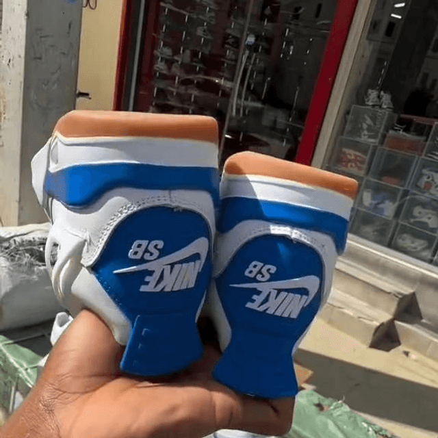 Baskets style jordan 4 modele de tres bonne qualite 