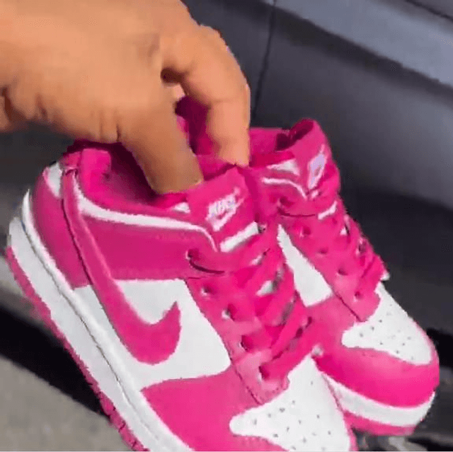 Tennis couleur rose