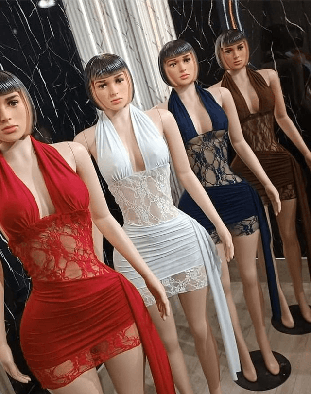 Un style dentelle pour cette robe drapée 