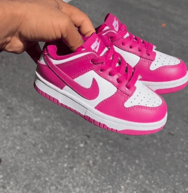 Tennis couleur rose
