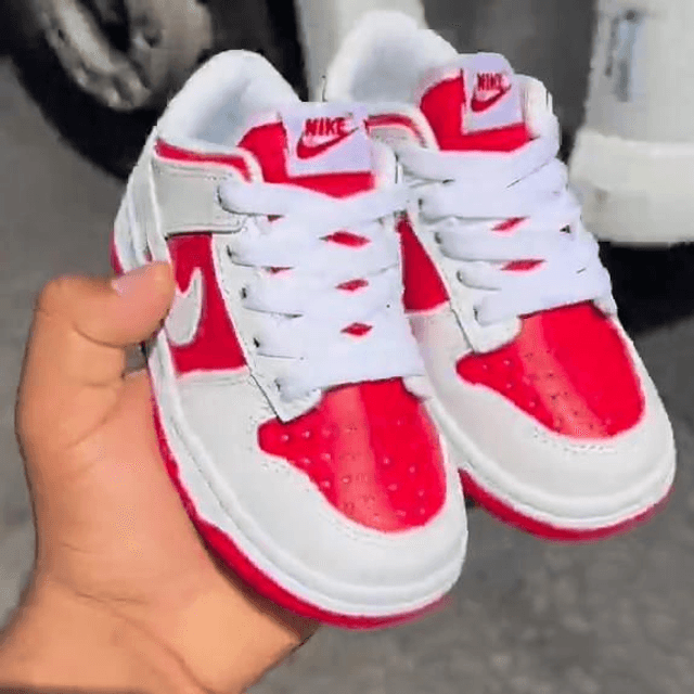 Tennis couleur rose