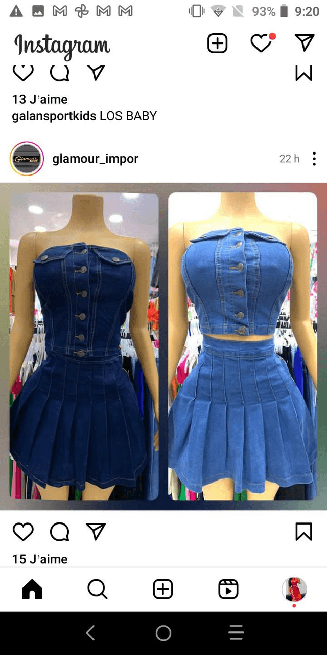 Top bustier et jupe plissée pour cette ensemble 
